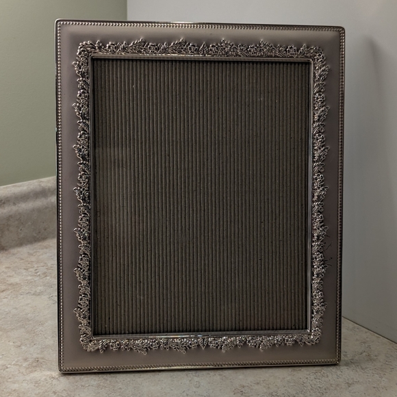 Lovely 🩶 Silver 🩶 Frame - Picture 3 of 4